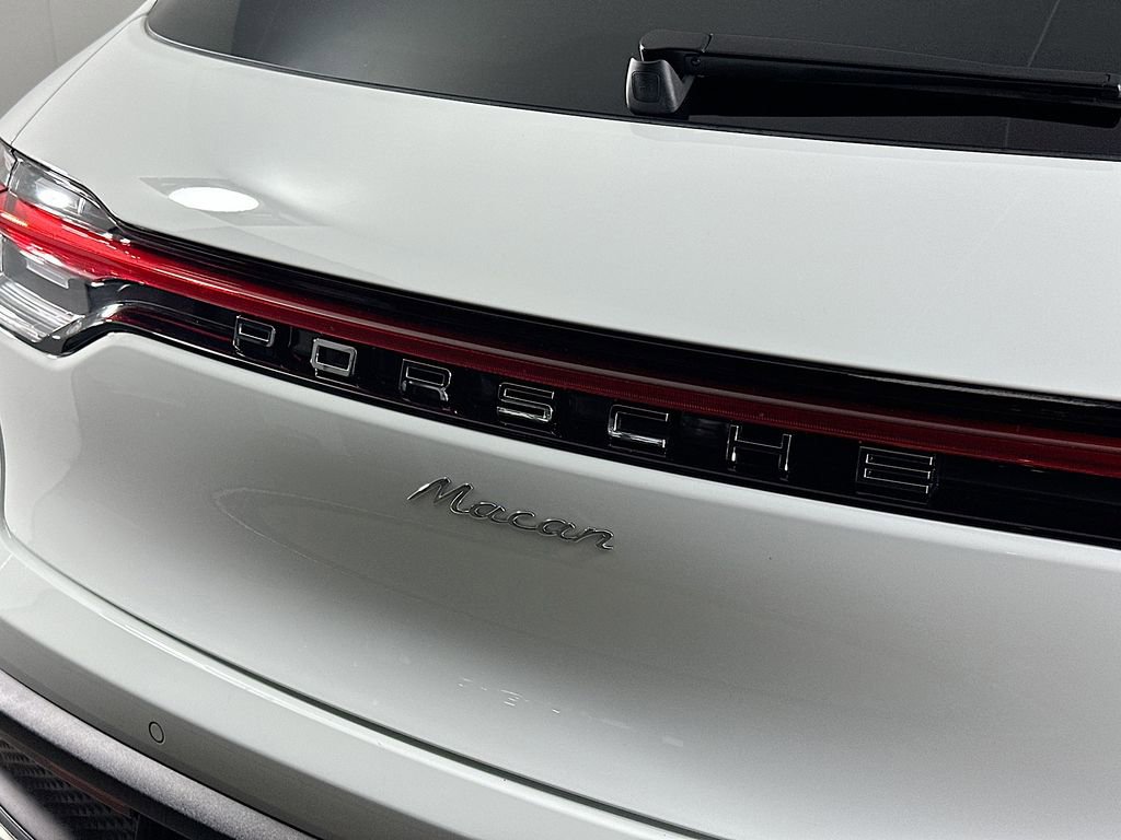 Used 2026 Porsche Macan AWD/4WD image 33