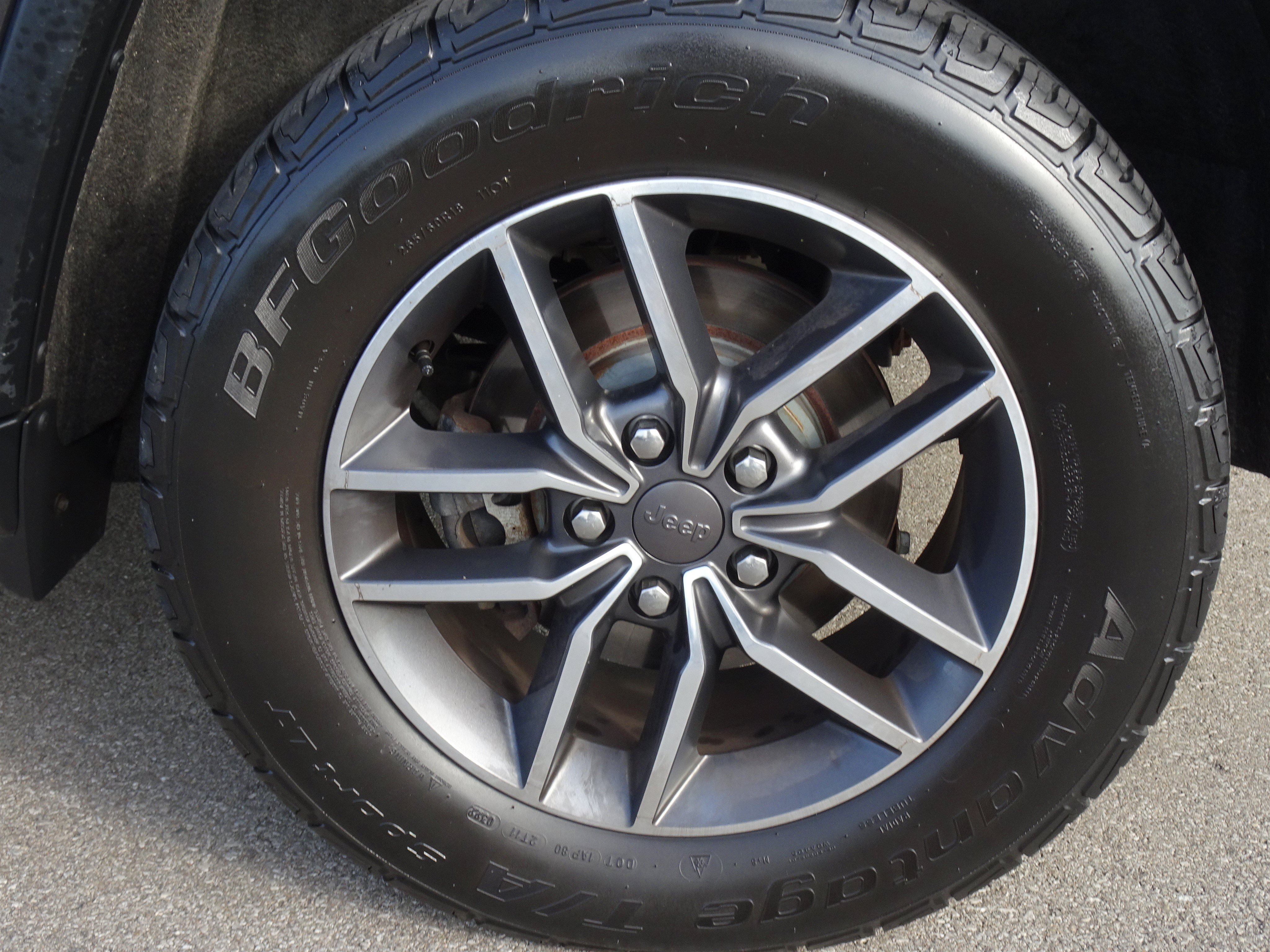 Used 2019 Jeep Grand Cherokee Limited AWD/4WD image 28