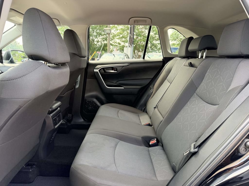 Used 2025 Toyota RAV4 XLE AWD/4WD image 16