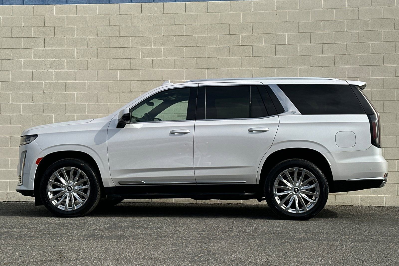 Certified 2023 Cadillac Escalade Premium Luxury w/ Performance Package image 7