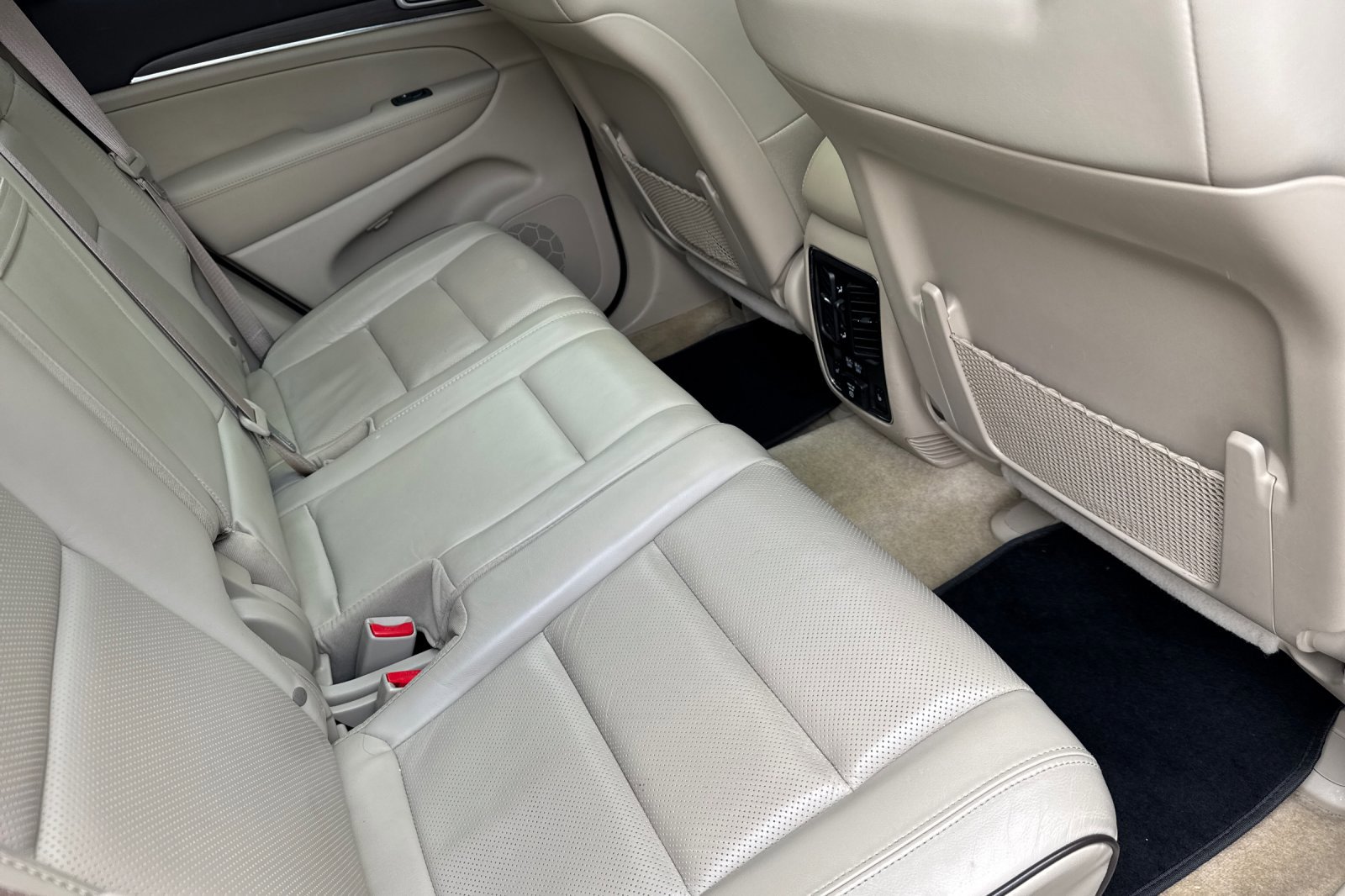 Used 2018 Jeep Grand Cherokee Overland AWD/4WD image 18