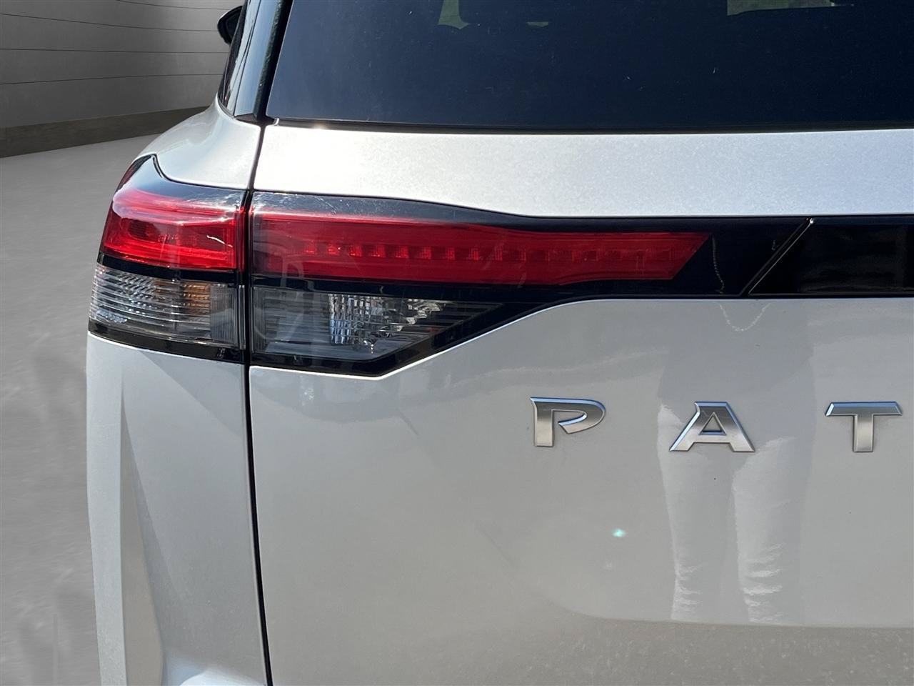 Used 2024 Nissan Pathfinder SV FWD image 9