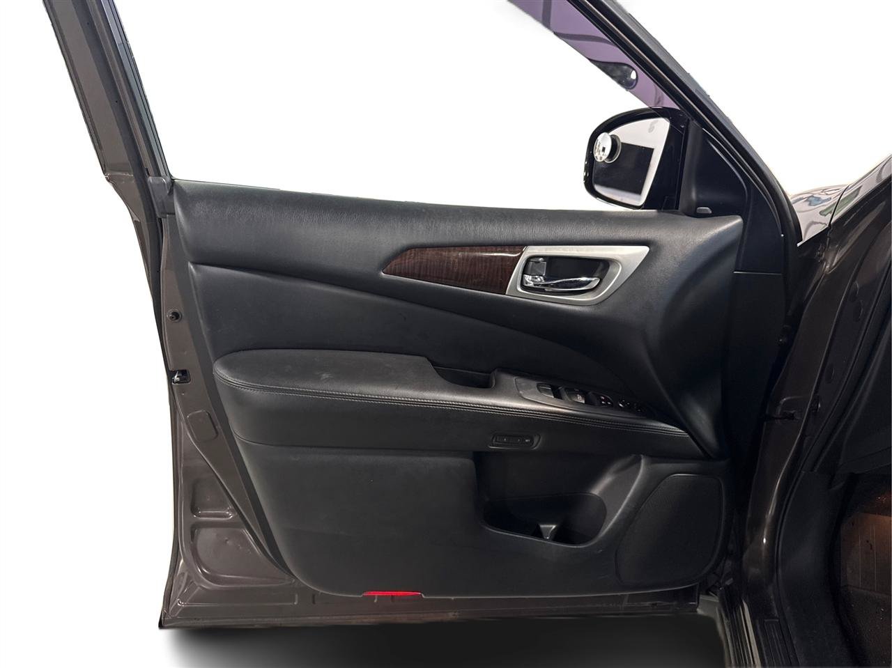 Used 2015 Nissan Pathfinder Platinum w/ Cargo Package FWD image 21