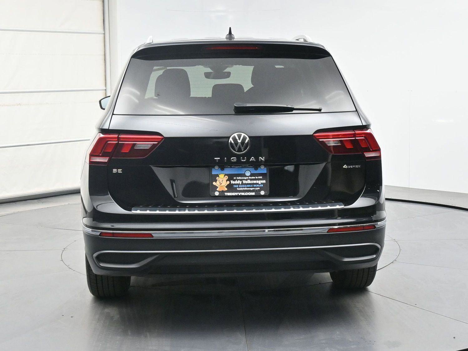 Used 2023 Volkswagen Tiguan SE w/ Panoramic Sunroof Package AWD/4WD image 23