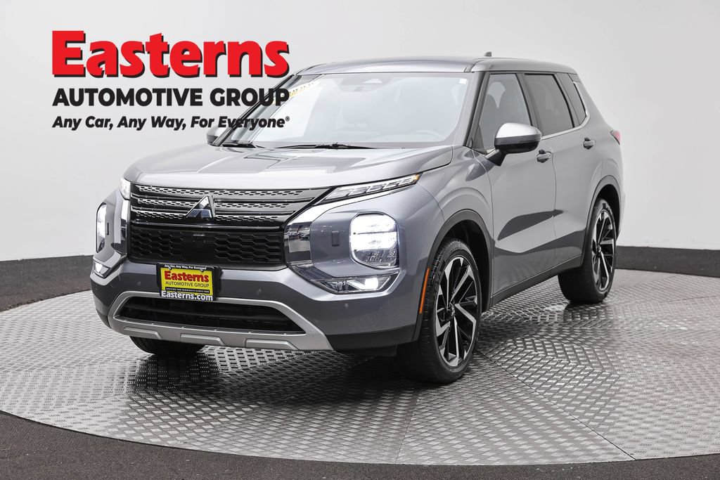 Used 2024 Mitsubishi Outlander SE AWD/4WD image 1