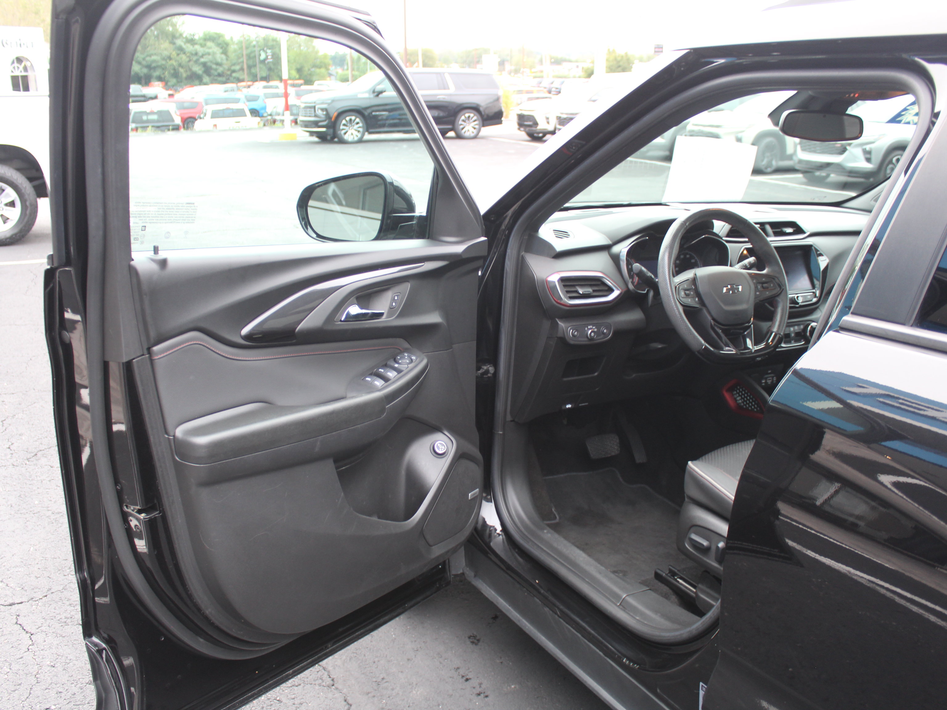 Certified 2022 Chevrolet TrailBlazer RS w/ Sun and Liftgate Package AWD/4WD image 12