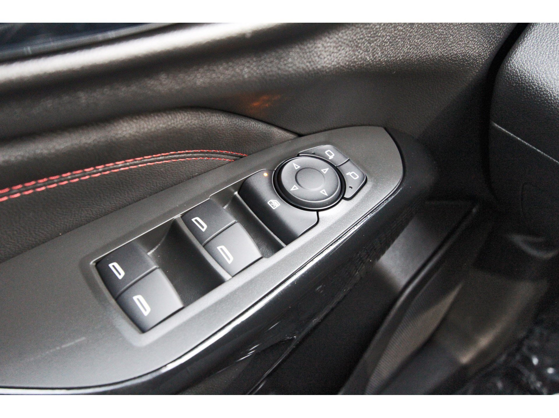 Used 2026 Chevrolet Trax RS w/ Sunroof Package FWD image 23