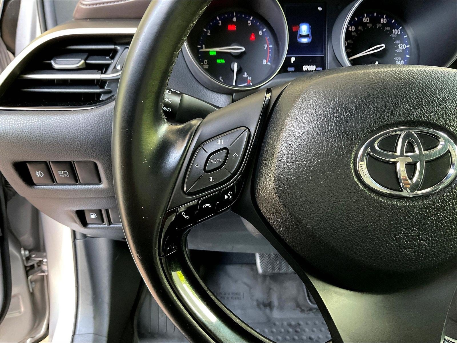 Used 2019 Toyota C-HR Limited FWD image 10