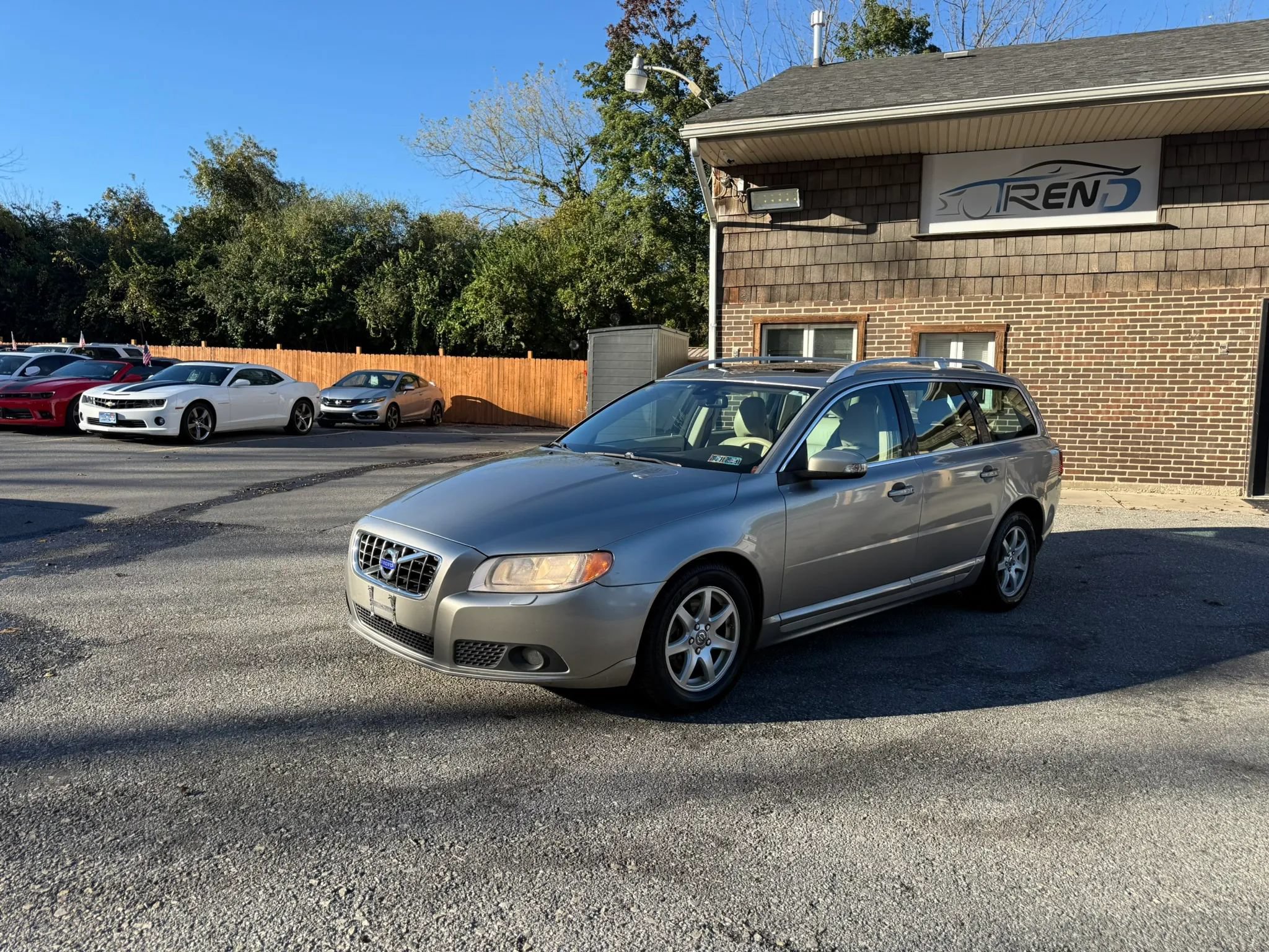 Used 2010 Volvo V70 R-Design FWD image 4