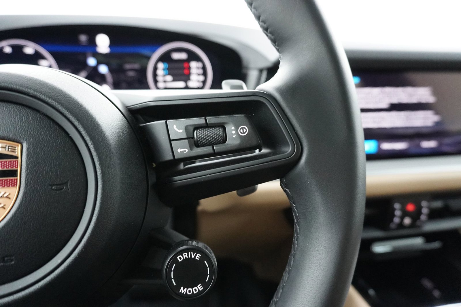 Certified 2026 Porsche Cayenne AWD/4WD image 21
