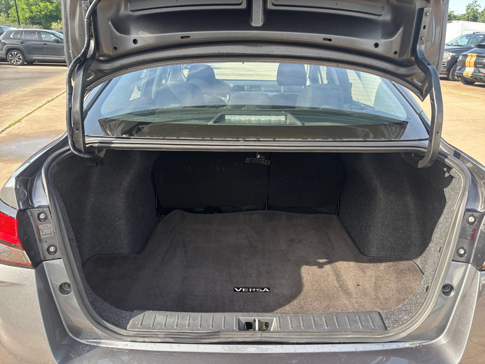 Used 2025 Nissan Versa SV FWD image 29