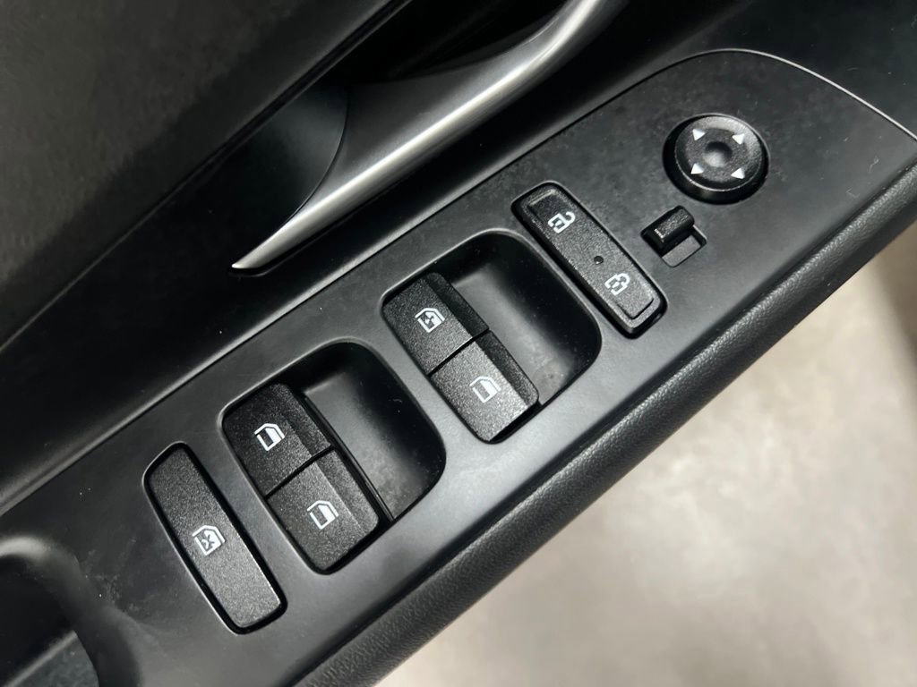 Used 2023 Hyundai Elantra Limited image 13