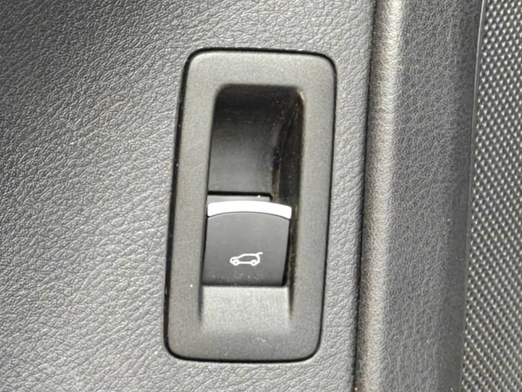 Used 2012 Volkswagen Touareg TDI AWD/4WD image 44