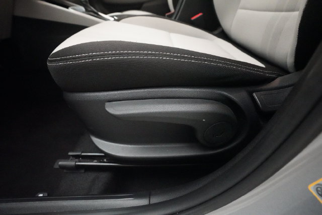 Used 2025 Hyundai Venue SEL FWD image 28