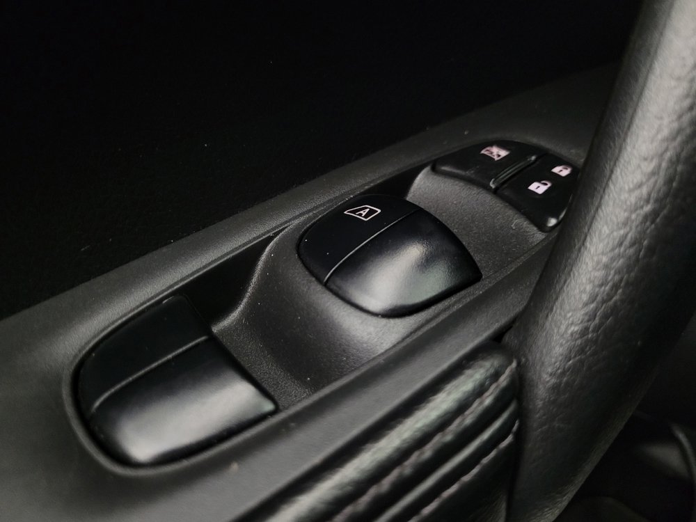 Used 2016 Nissan Rogue S image 27