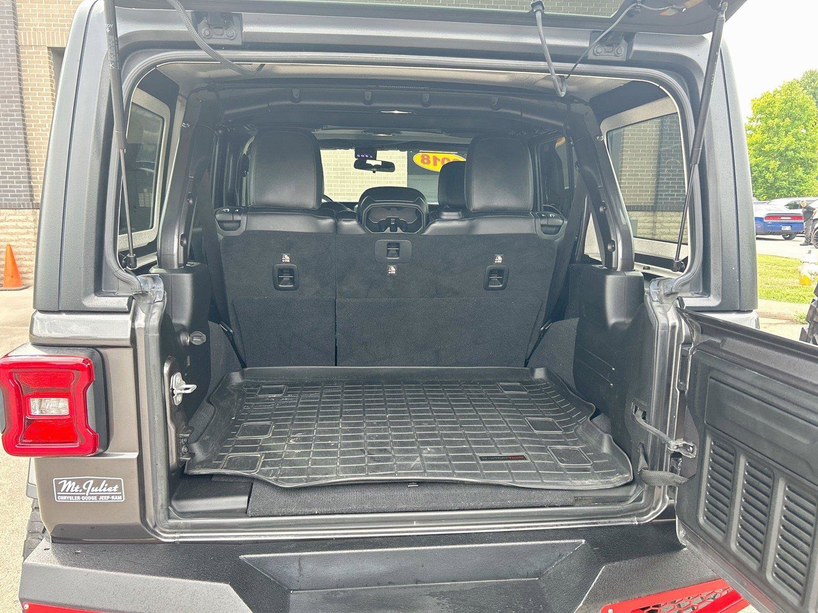 Used 2018 Jeep Wrangler Unlimited Sahara AWD/4WD image 13