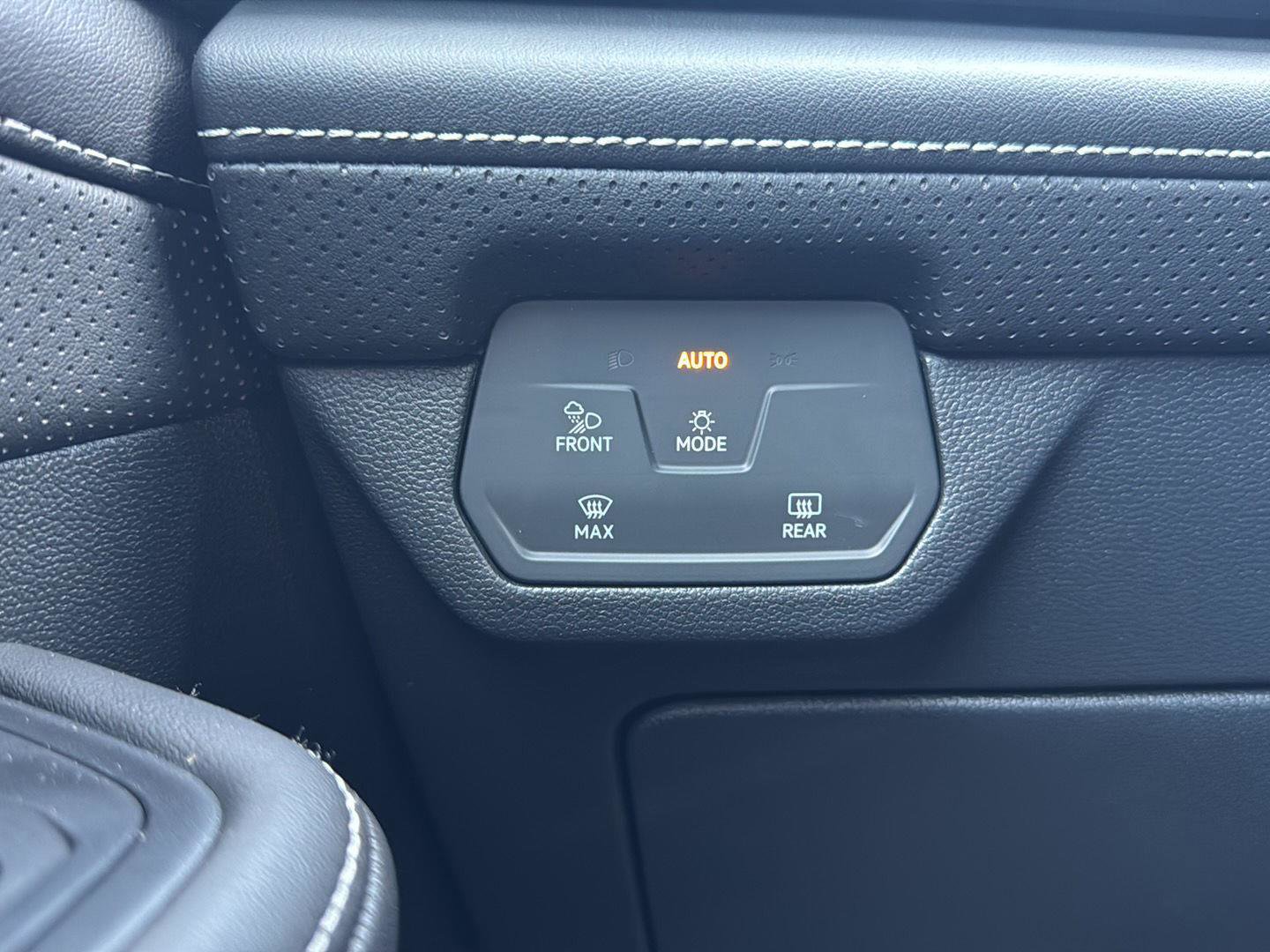 New 2026 Volkswagen Atlas Cross Sport SE image 21