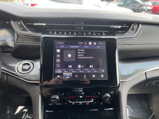 Used 2022 Jeep Grand Cherokee L Laredo image 16