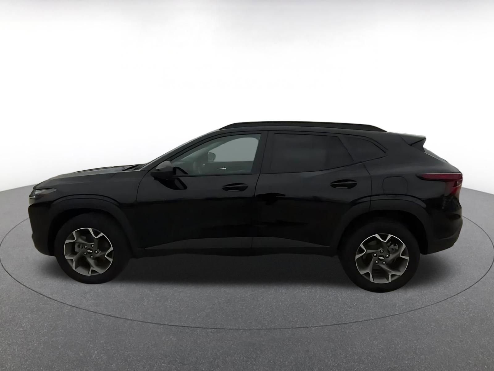 Used 2025 Chevrolet Trax LT image 9