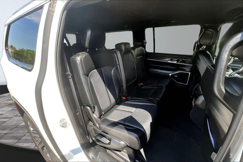 Used 2024 Jeep Wagoneer L Series II w/ Flexible Seating Group AWD/4WD image 23