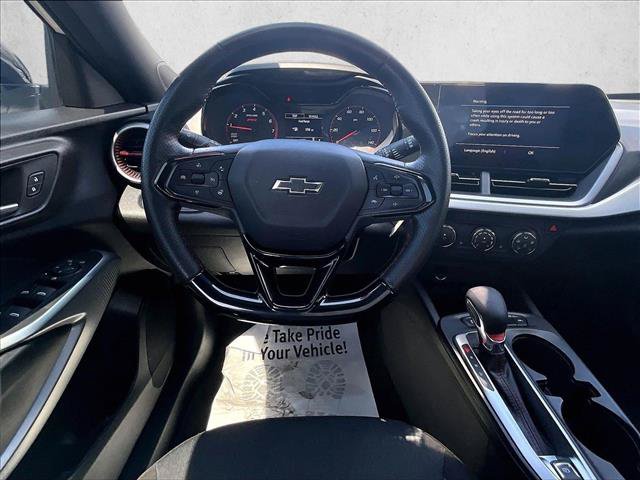 Used 2025 Chevrolet Trax RS w/ Sunroof Package FWD image 7