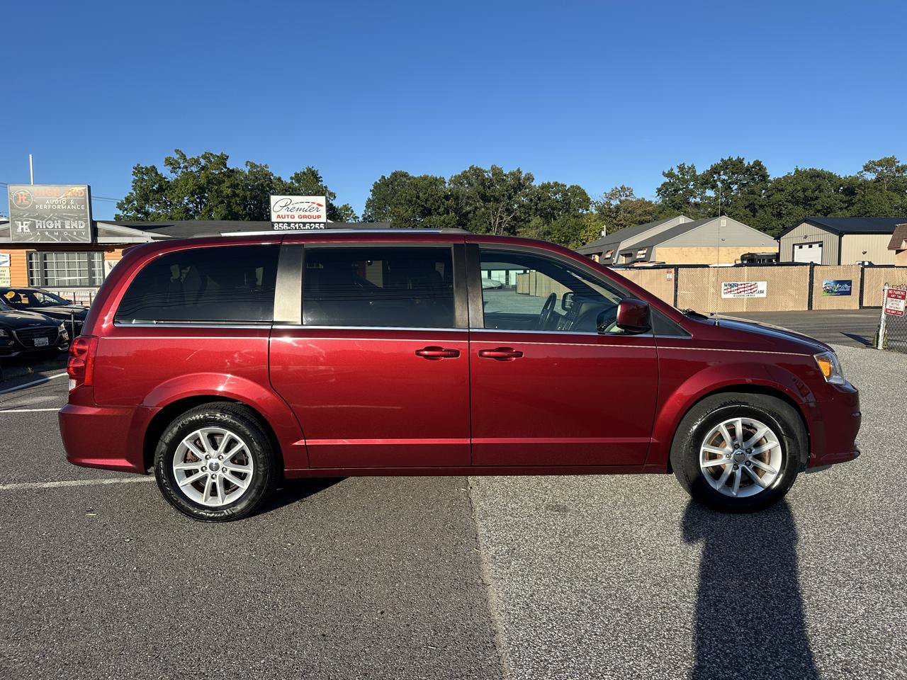 Used 2019 Dodge Grand Caravan SXT FWD image 4