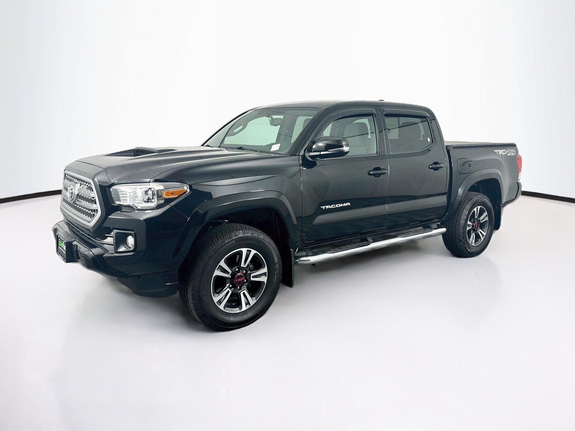 Used 2017 Toyota Tacoma TRD Sport w/ Tow Package (A/T) AWD/4WD image 3