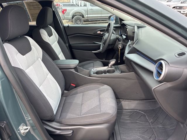 Used 2025 Chevrolet Trax LS w/ LS Convenience Package image 24