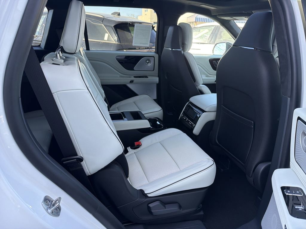 New 2026 Lincoln Aviator Black Label w/ Dynamic Handling Package image 8