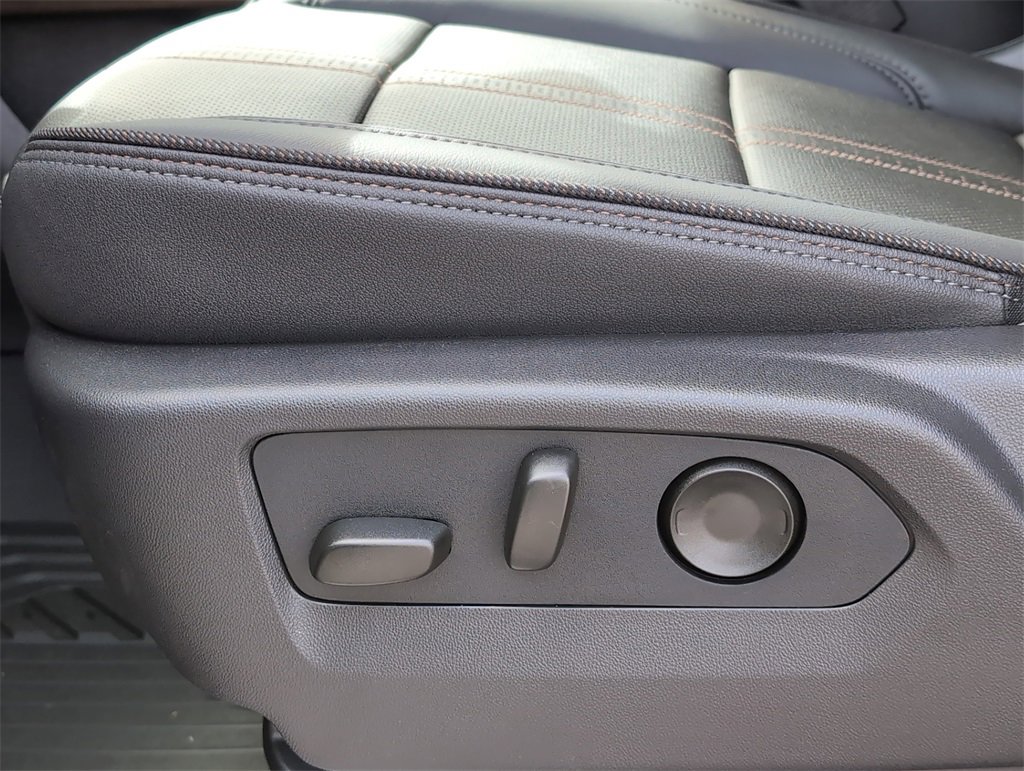 New 2026 Chevrolet Silverado 1500 High Country w/ LPO, Dark Essentials Package image 10