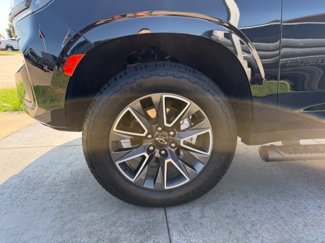 Used 2023 Chevrolet Suburban Z71 w/ Max Trailering Package AWD/4WD image 4