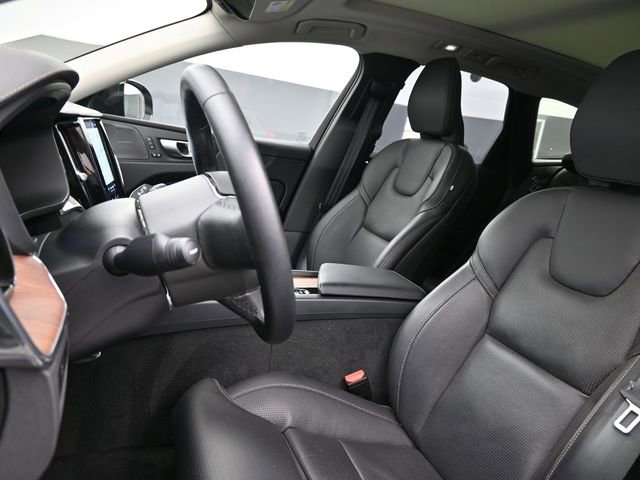 Used 2024 Volvo XC60 B5 Ultimate w/ Climate Package image 9