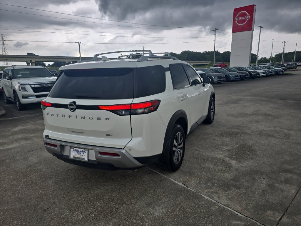 Used 2024 Nissan Pathfinder SL FWD image 6