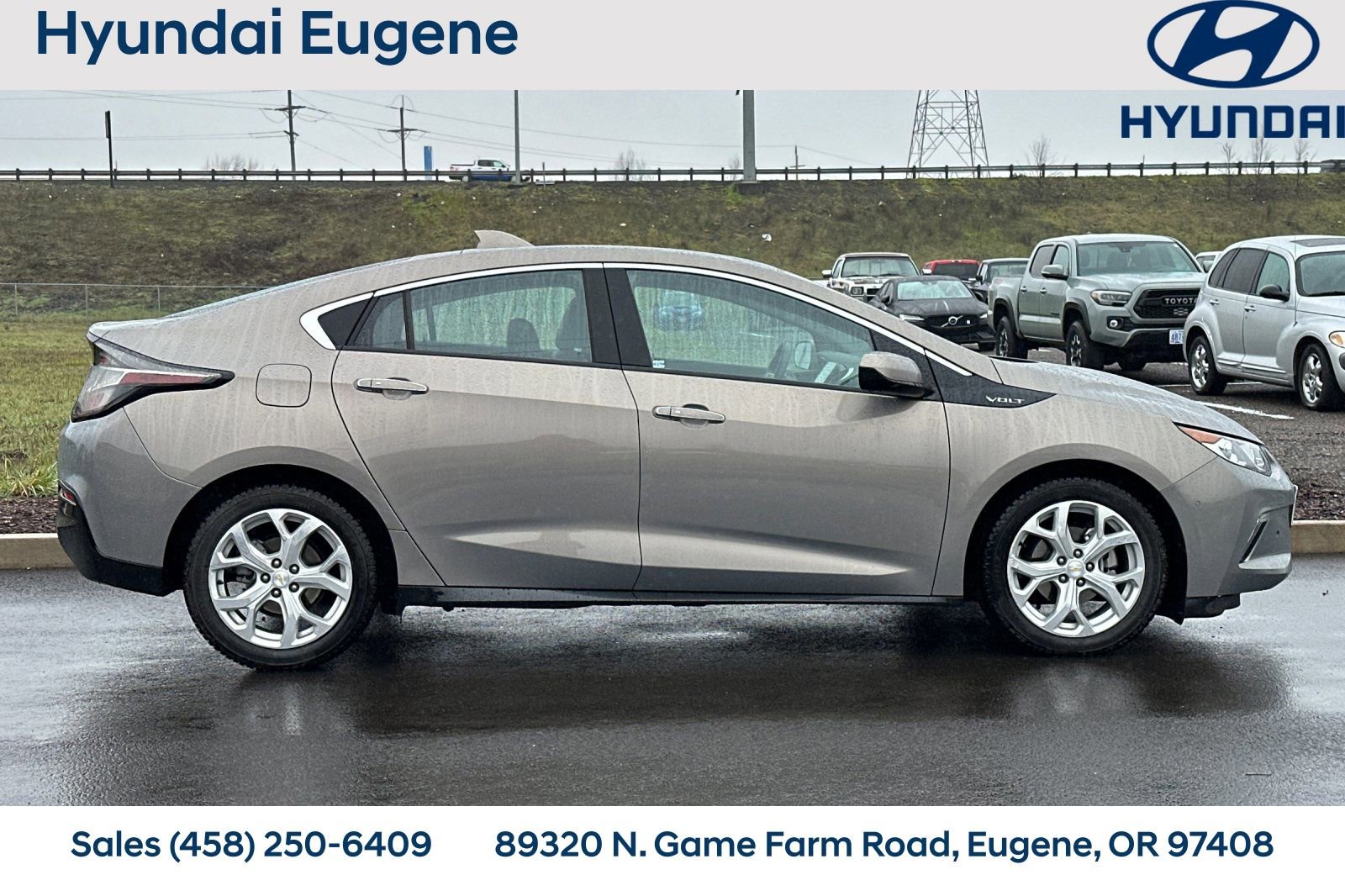 Used 2017 Chevrolet Volt Premier w/ Driver Confidence II Package image 2