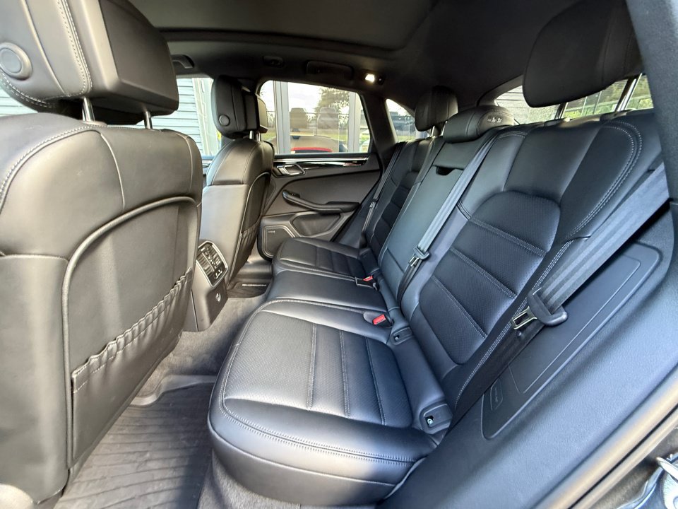 Certified 2026 Porsche Macan Turbo AWD/4WD image 20