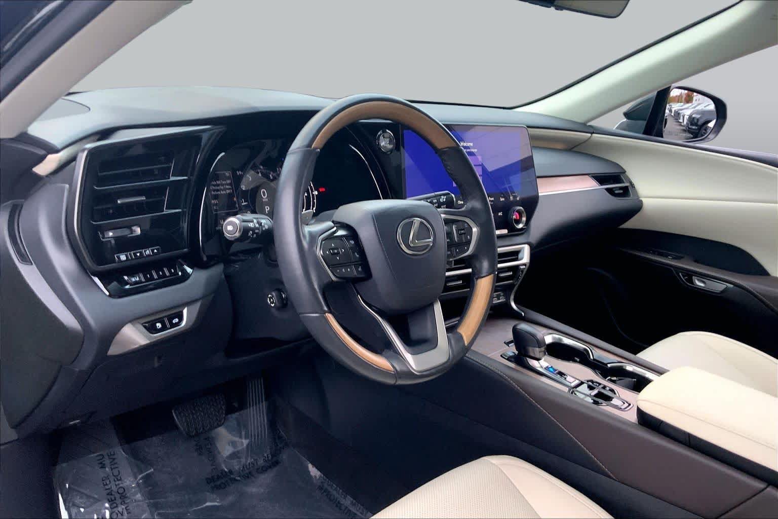 Certified 2024 Lexus RX 350 Premium w/ Kick Sensor & Tow Package AWD/4WD image 18