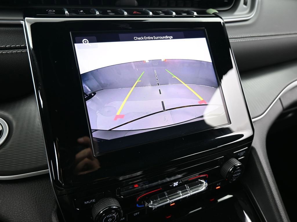 Used 2025 Jeep Grand Cherokee Laredo image 21