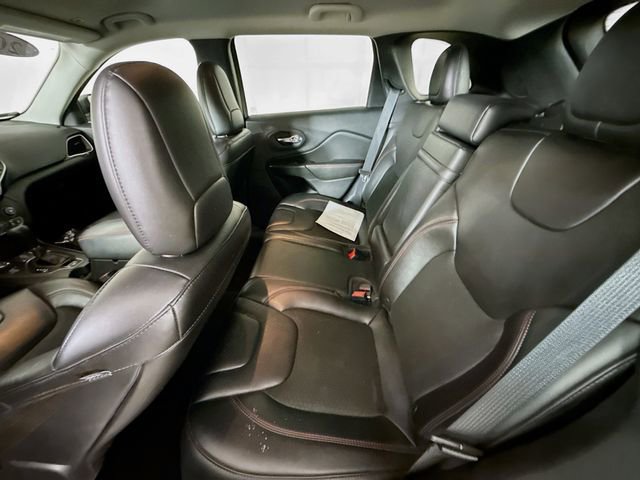 Used 2019 Jeep Cherokee Trailhawk image 22