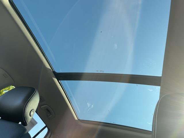 Used 2025 Volkswagen Atlas SE w/ Panoramic Sunroof Package image 40