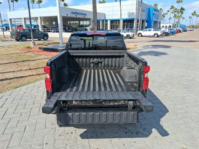 Used 2025 Chevrolet Silverado 1500 Custom Trail Boss w/ Dark Appearance Package AWD/4WD image 6