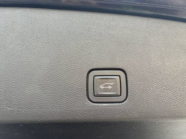 Certified 2025 Cadillac XT6 Luxury AWD/4WD image 18