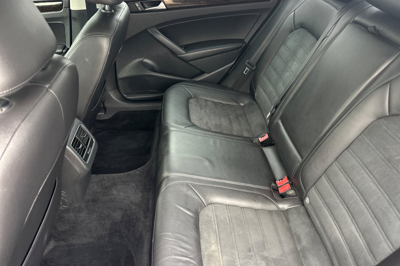 Used 2014 Volkswagen Passat TDI SEL Premium FWD image 11