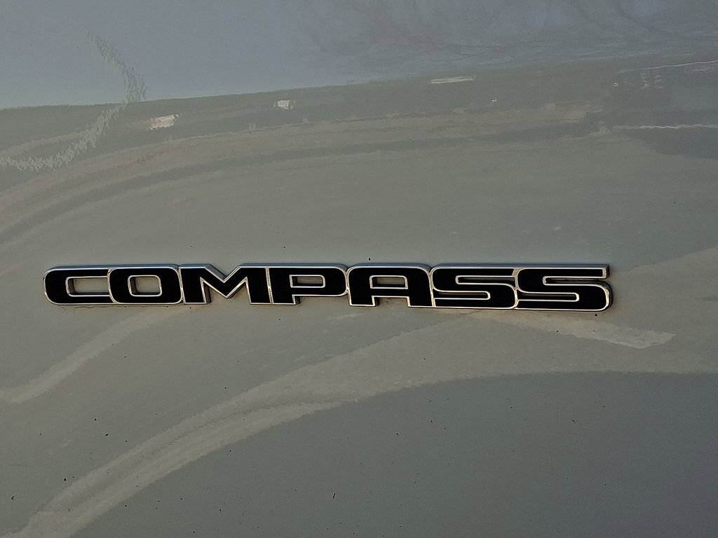 Used 2024 Jeep Compass Latitude image 30