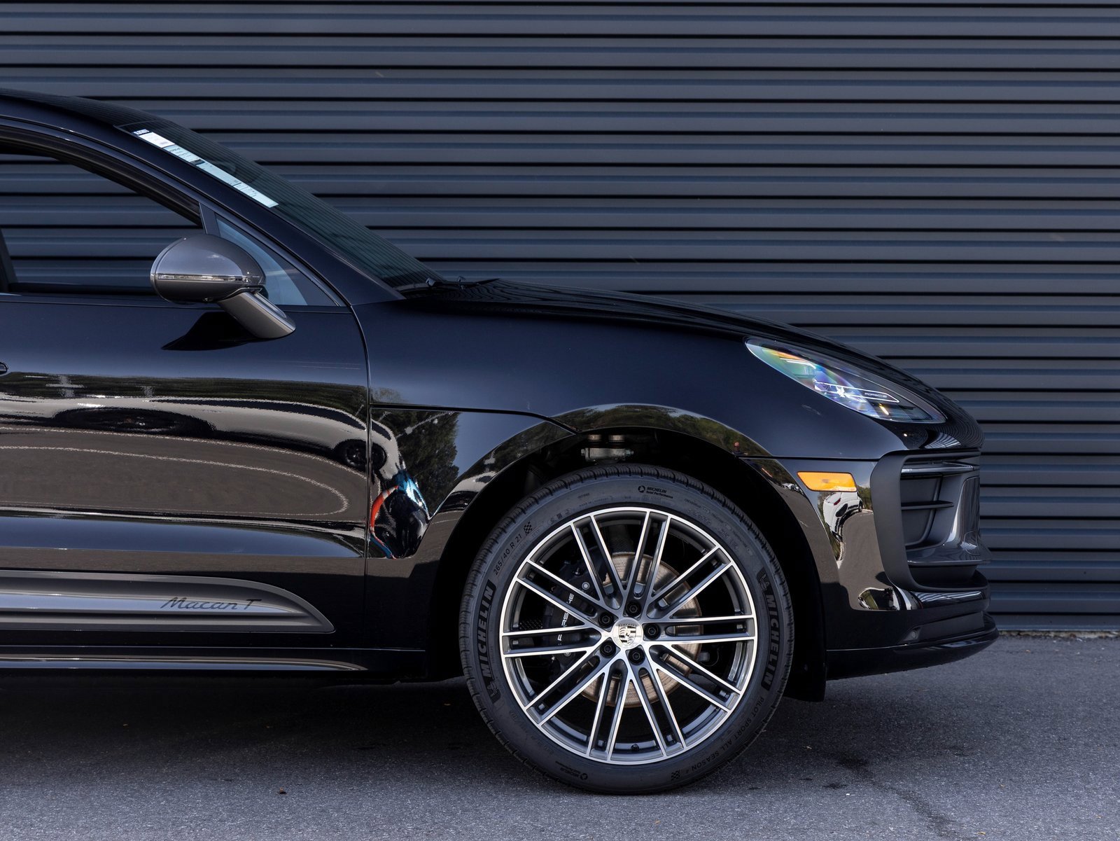 Used 2025 Porsche Macan Turbo image 9