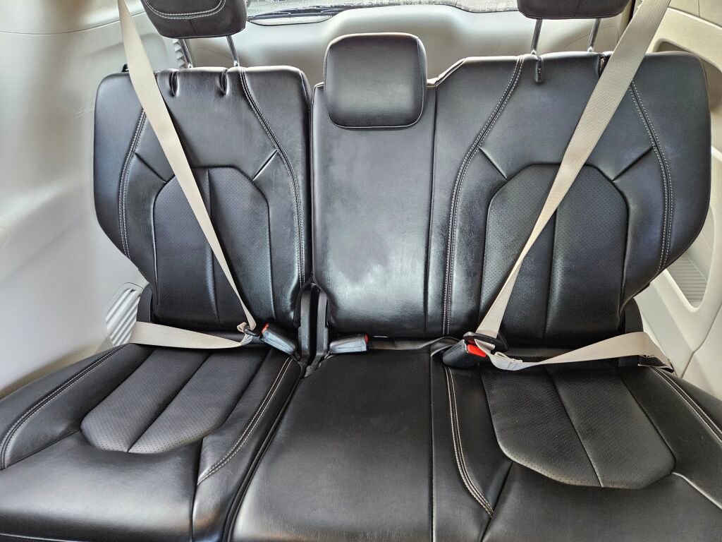 Used 2024 Chrysler Pacifica Touring-L image 17