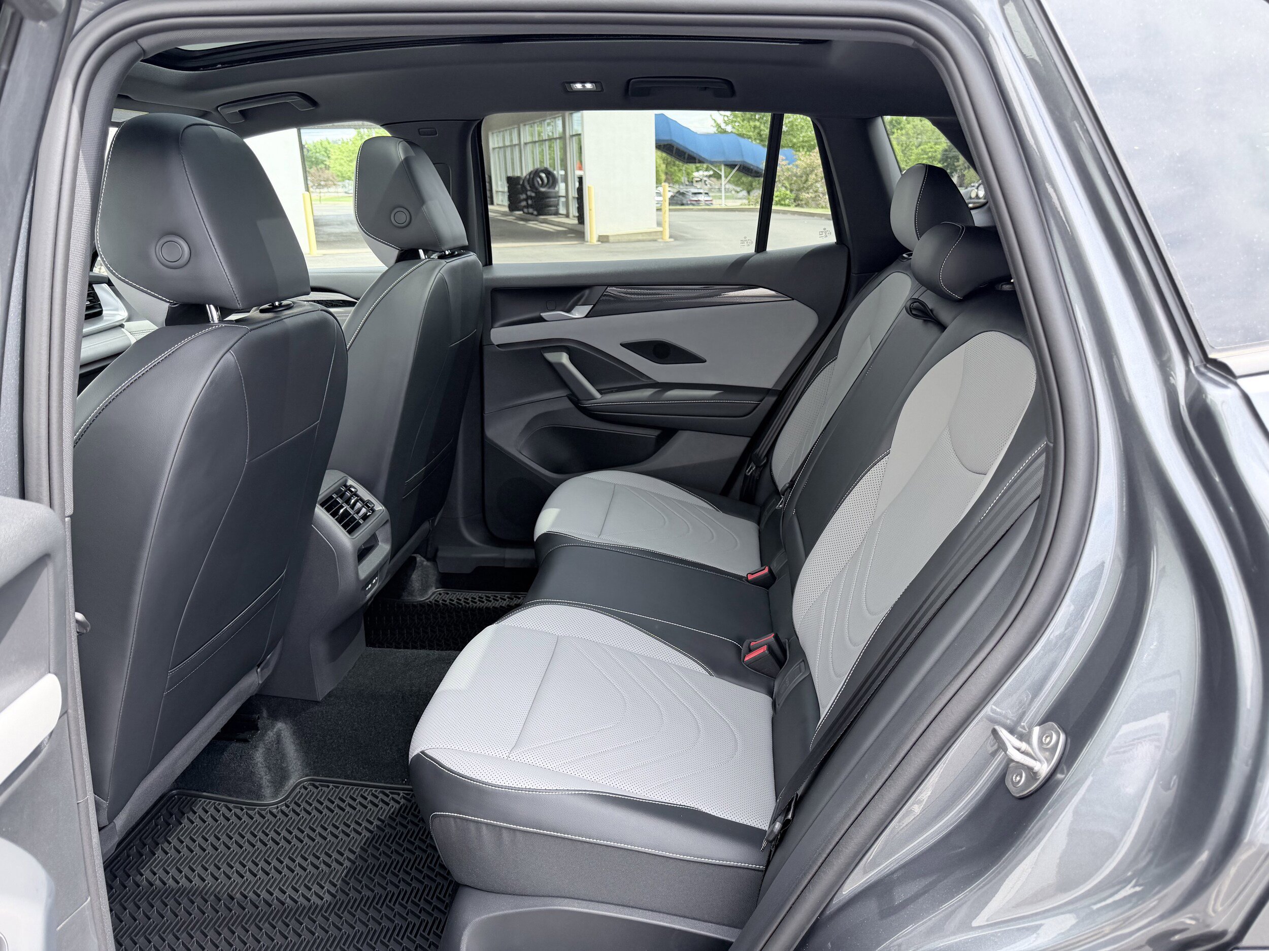 New 2026 Volkswagen Tiguan SE R-Line AWD/4WD image 26