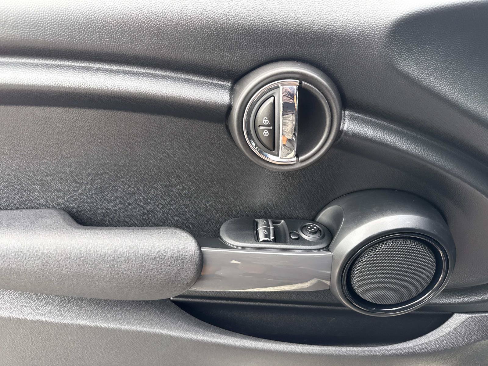 Used 2019 MINI Cooper 2-Door Hardtop FWD image 12