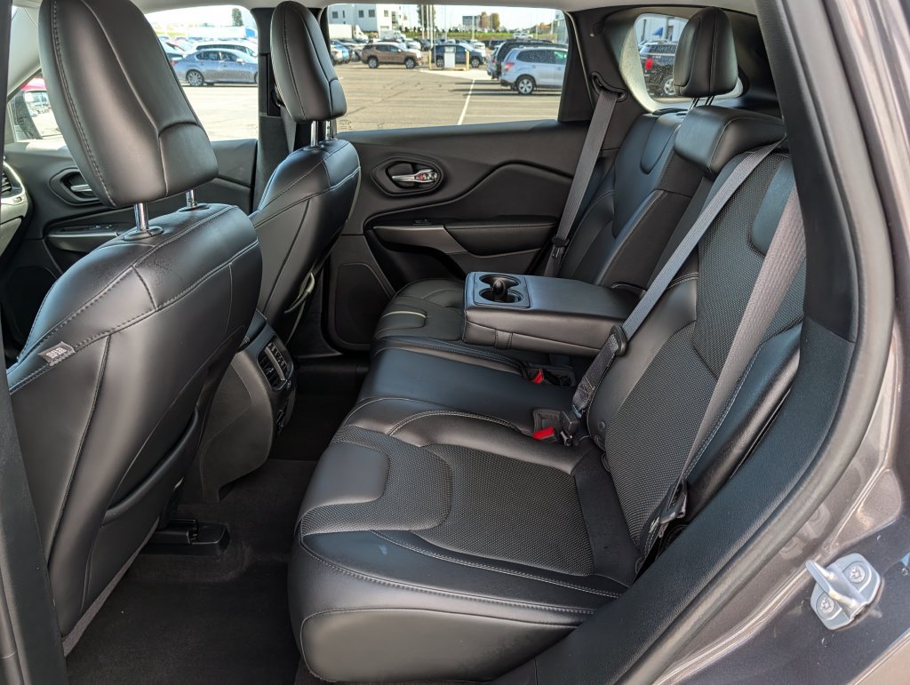 Used 2019 Jeep Cherokee Limited AWD/4WD image 16