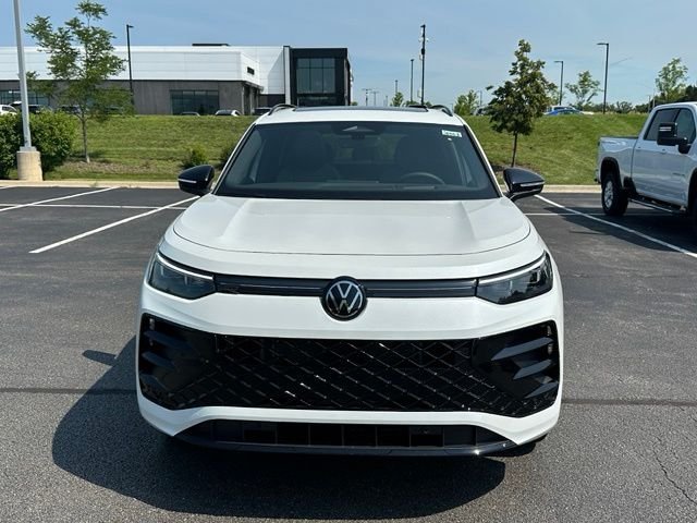 New 2026 Volkswagen Tiguan SE R-Line AWD/4WD image 2