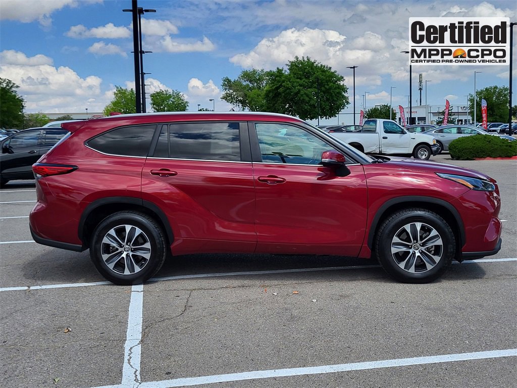 Used 2023 Toyota Highlander L image 2